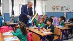 Canik’te ilkokul öğrencilerine çanta ve kırtasiye setleri teslim edildi