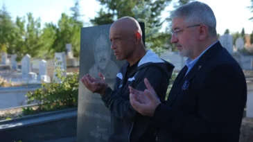 Çorum’dan Neşet Ertaş’a kabri başında anlamlı ziyaret