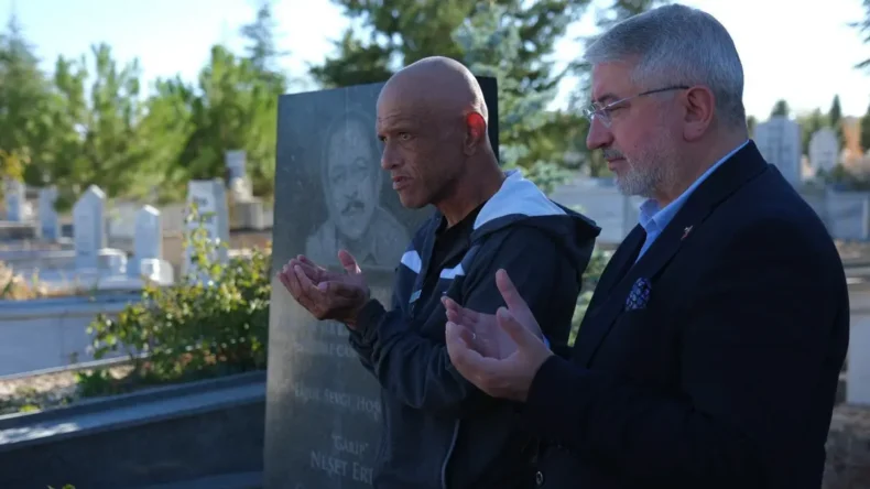 Çorum’dan Neşet Ertaş’a kabri başında anlamlı ziyaret
