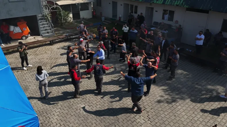 ‘Temiz Şehir Düzce’ için ekipler bir araya geldi! Moral ikramı düzenlendi…