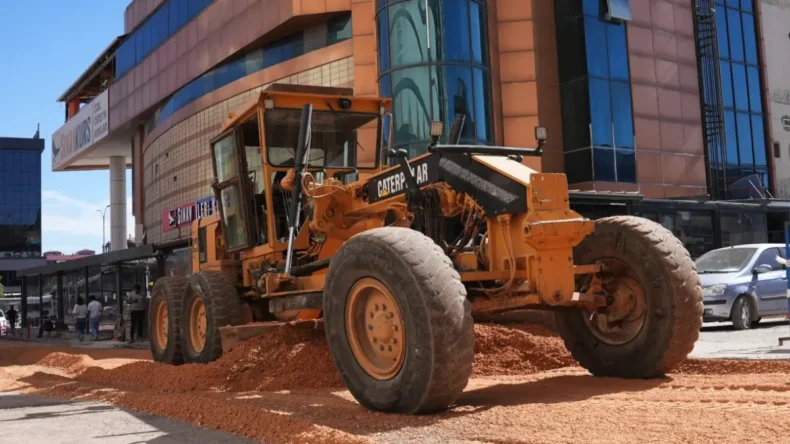 Elazığ’da asfalt yenileme çalışması sürüyor