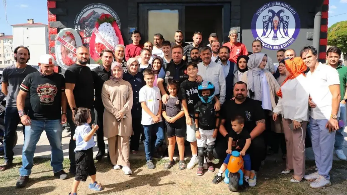 Erzincan’da motosiklet tutkunlarının üye olduğu derneğin açılışı düzenlendi. Programda konuşan