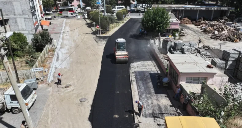 Manisa’da sıcak asfalt çalışması yapılıyor