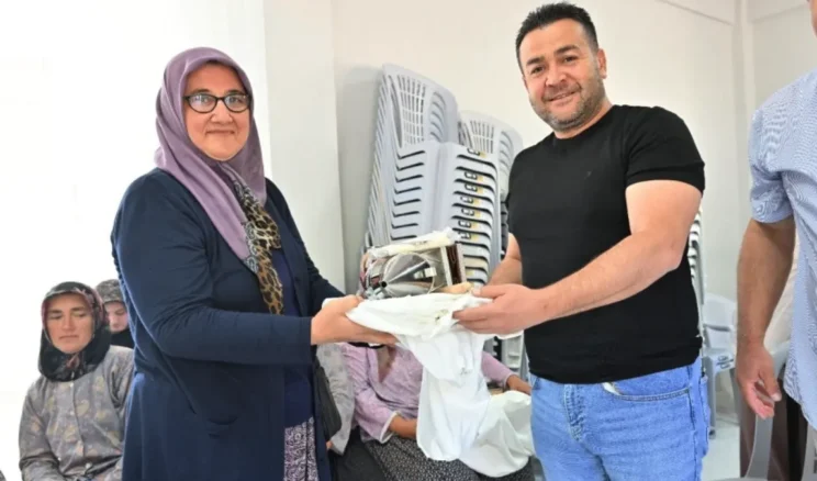 Manisa Büyükşehir’den kadınlara arıcılık desteği