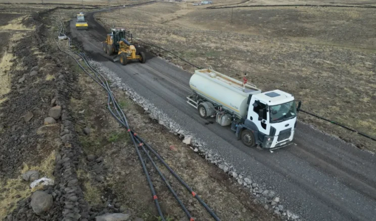 Şanlıurfa Büyükşehir’den Siverek kırsalına yol ve altyapı çalışması