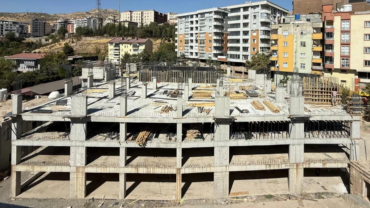 Şırnak’ta trafik ve park sorununa çözüm olması için yapımına başlanan