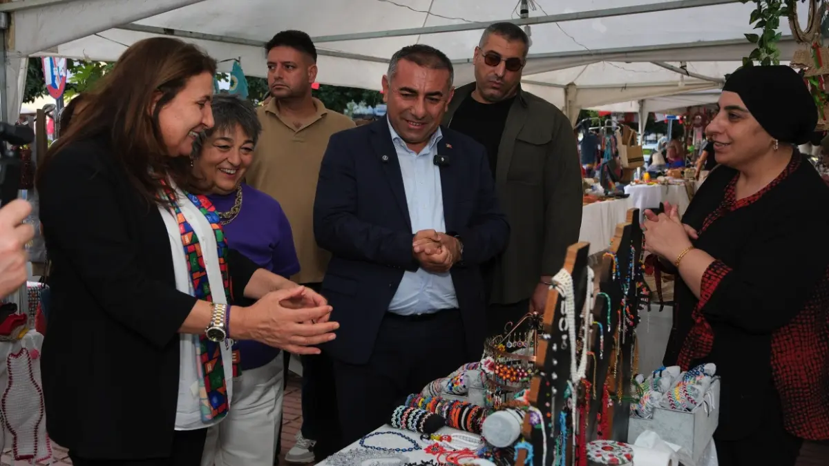 Adana Büyükşehir Belediyesi tarafından, kadın emeğinin desteklenmesi için Atatürk Parkı
