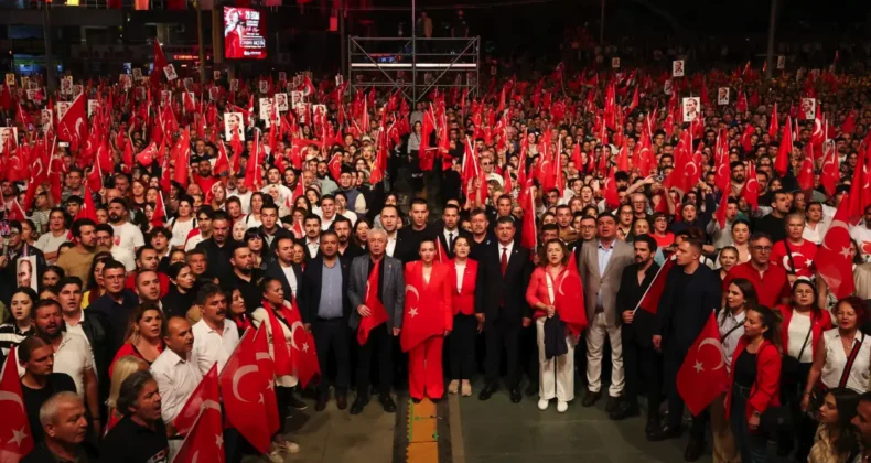 Antalya’da Cumhuriyet Bayramı’na özel fener alayı düzenlendi