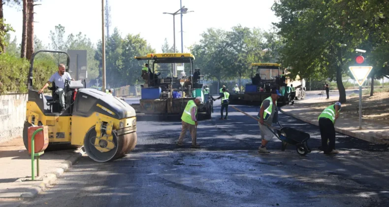 Diyarbakır Yenişehir’de sıcak asfalt çalışması yürütülüyor