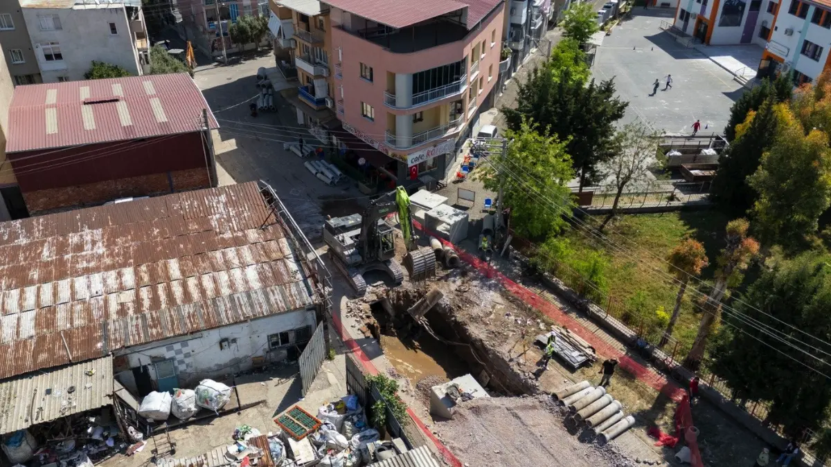 İzmir Büyükşehir Belediyesi, Bayraklı ilçesinde yaşanan aşırı yağışlarda taşkın sorununu