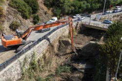 İzmir’de kış öncesi derelerde temizlik ve altyapı çalışması