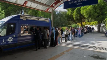 İzmir Büyükşehir’den üniversite öğrencilerine ücretsiz yemek