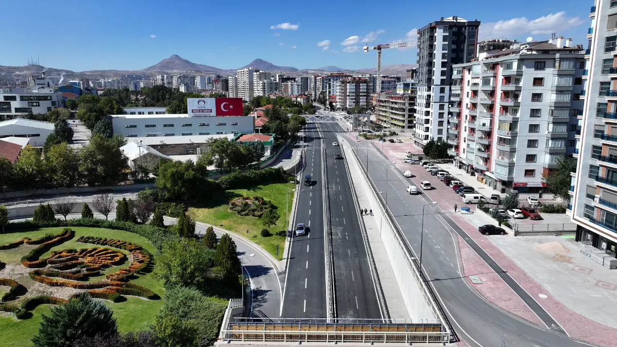 Konya Büyükşehir Belediyesi, şehrin önemli arterlerinden olan Vatan Caddesi Köprülü