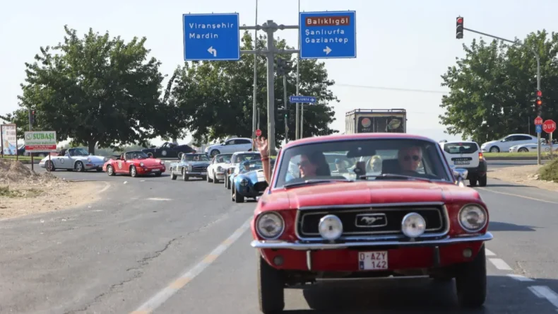 Belçika’dan yola çıkan klasik araçlar tarihin sıfır noktası Göbeklitepe’ye ulaştı