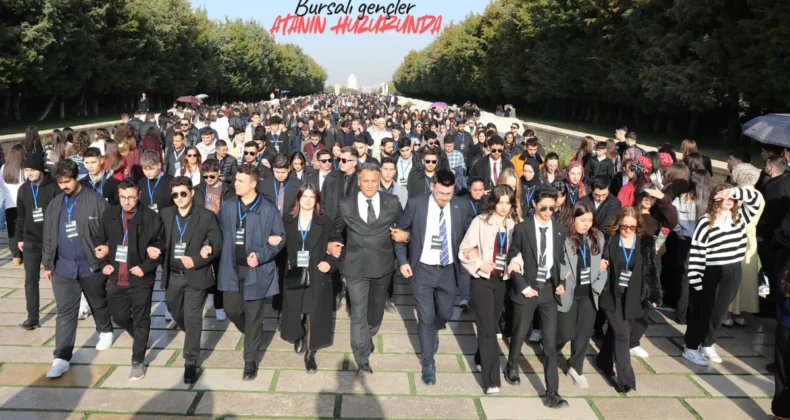 Bursalı gençler Anıtkabir’i ziyaret etti