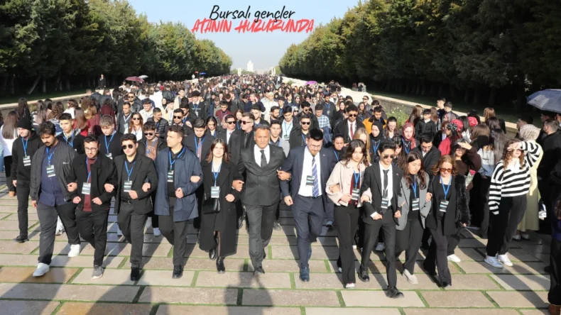 Bursalı gençler Anıtkabir’i ziyaret etti