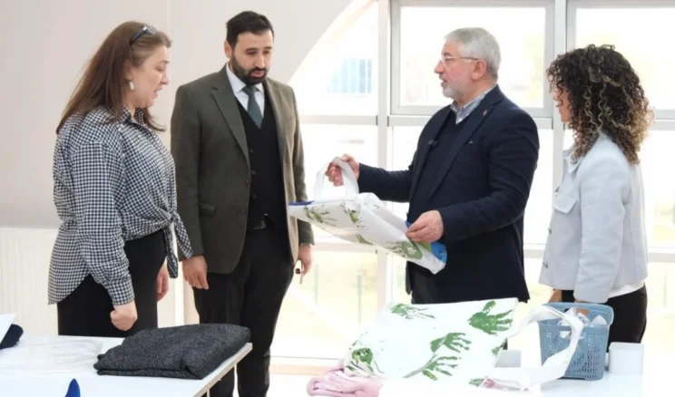 Çorum’da atığa geçit yok! Afişler çantaya dönüşüyor…