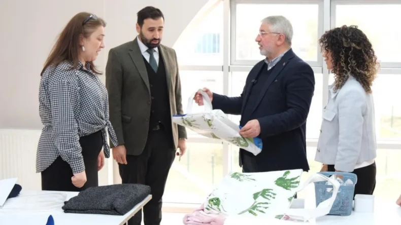 Çorum’da atığa geçit yok! Afişler çantaya dönüşüyor…