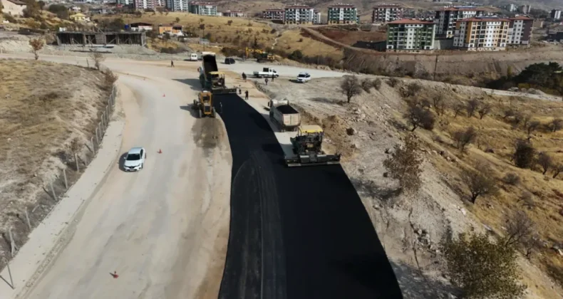 Elazığ’da yol yapım çalışmaları devam ediyor