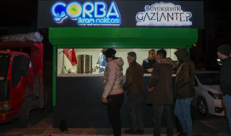 Gaziantep’te 39 noktada sıcak çorba dağıtımı yapılıyor