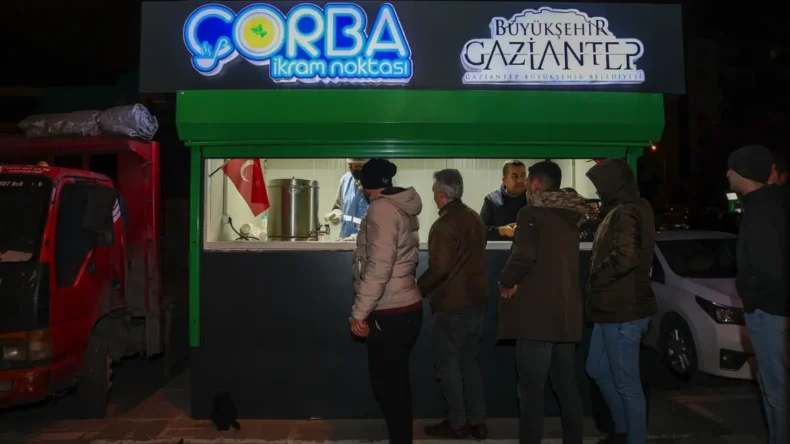 Gaziantep’te 39 noktada sıcak çorba dağıtımı yapılıyor