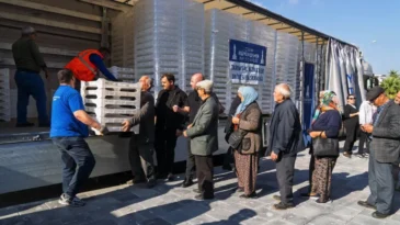 İzmir Büyükşehir’den üreticiye incir kurutma kasası desteği