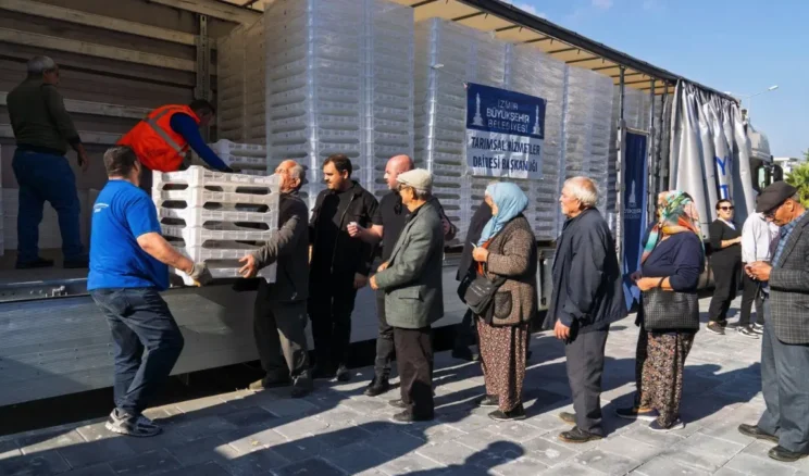 İzmir Büyükşehir’den üreticiye incir kurutma kasası desteği