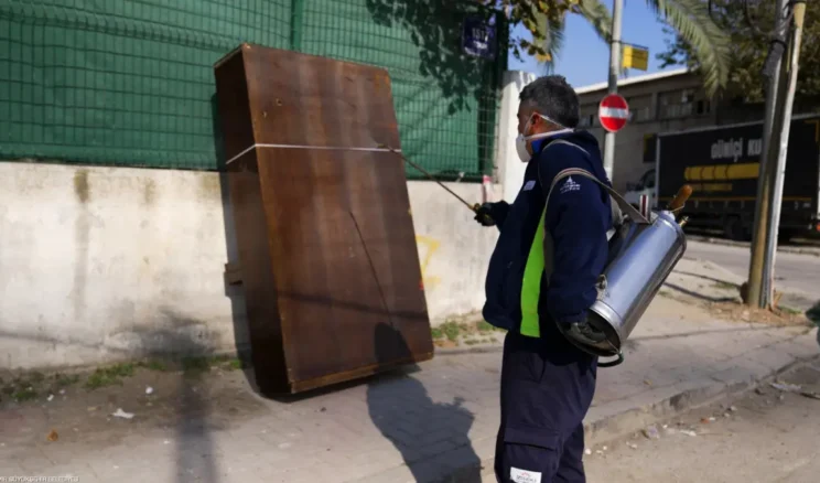 İzmir Büyükşehir’den karasinekle yoğun mücadele