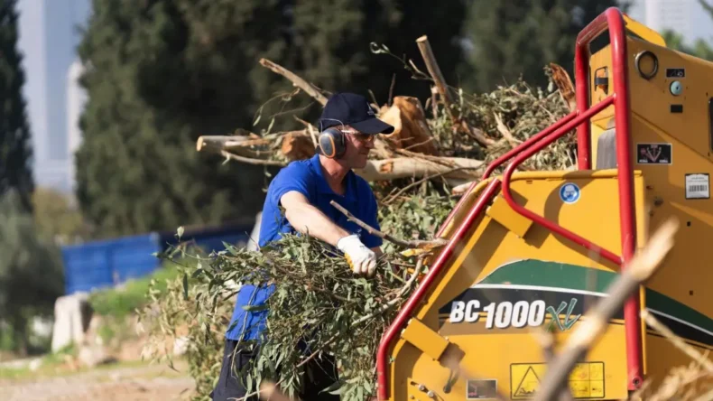 İzmir’de yeşil atıklar kompost gübreye dönüştürülüyor