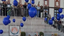 Sincan’da mavi balonlar gökyüzüne bırakıldı