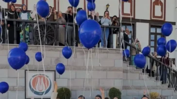 Sincan’da mavi balonlar gökyüzüne bırakıldı