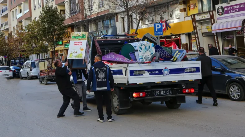 Van’da kaldırım işgaliyle mücadele sürüyor