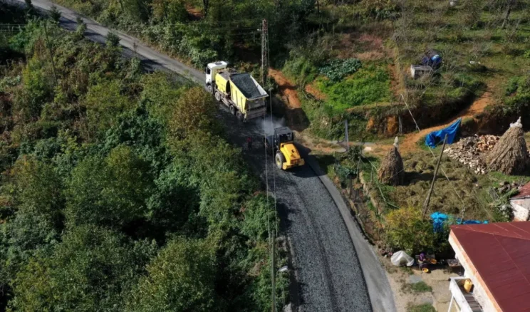 Ordu kırsalında asfalt mesaisi sürüyor