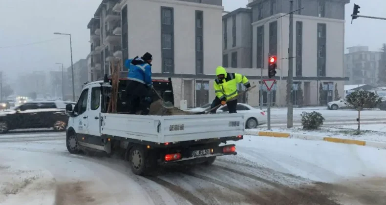 Adıyaman’da karla mücadelede ekipler teyakkuz halinde