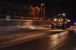 Bursa’da karla mücadelede yoğun mesai sürüyor