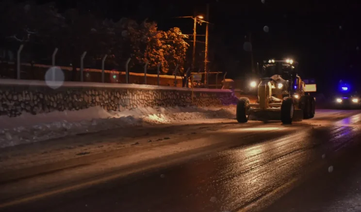 Bursa’da karla mücadelede yoğun mesai sürüyor