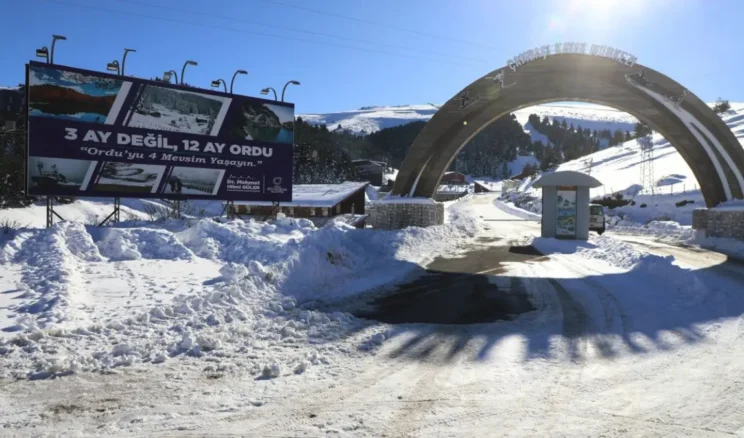 Karadeniz’de bir ilk! Yapay kar makinesi hizmete başladı