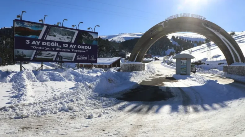 Karadeniz’de bir ilk! Yapay kar makinesi hizmete başladı