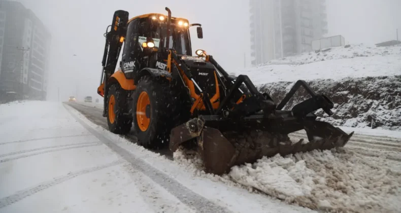 Canik Belediyesi’nden karla etkin mücadele