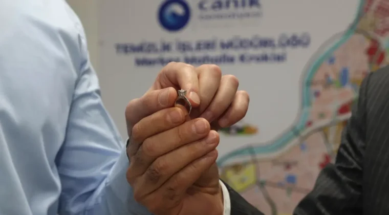 Canik Belediyesi teknolojiyi kullandı! Çöpteki pırlanta sahibine ulaştı…