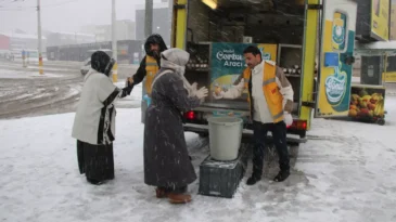 Haliliye’de karla mücadelenin yanına, sıcak bir çorba molası