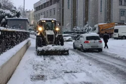Haliliye Belediyesi karla mücadelede tam kadro sahada