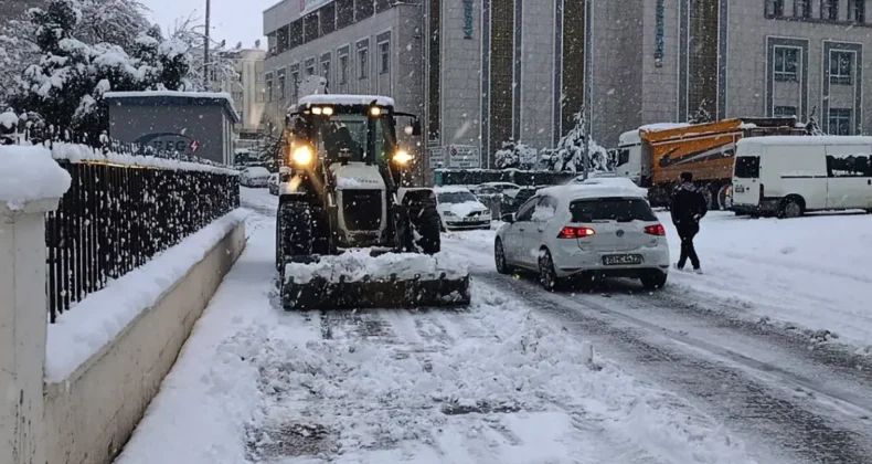 Haliliye Belediyesi karla mücadelede tam kadro sahada