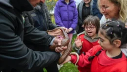 İzmir’de özel çocuklar hayvan sevgisiyle buluştu