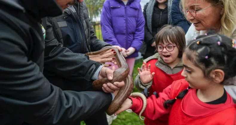 İzmir’de özel çocuklar hayvan sevgisiyle buluştu