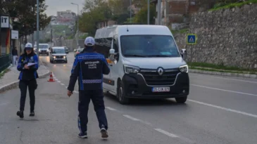 İzmir’de kural tanımayan sürücülere ceza yağdı