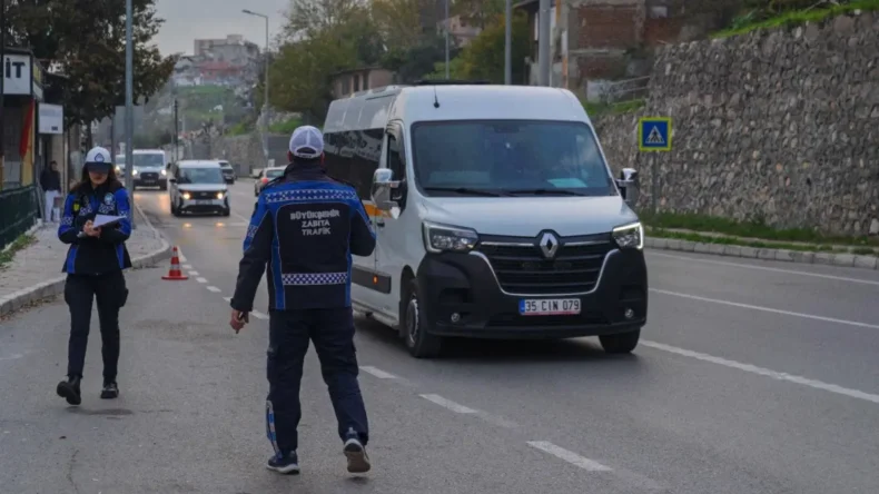 İzmir’de kural tanımayan sürücülere ceza yağdı