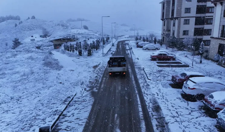 Karabük’te karla mücadele çalışmaları sürüyor