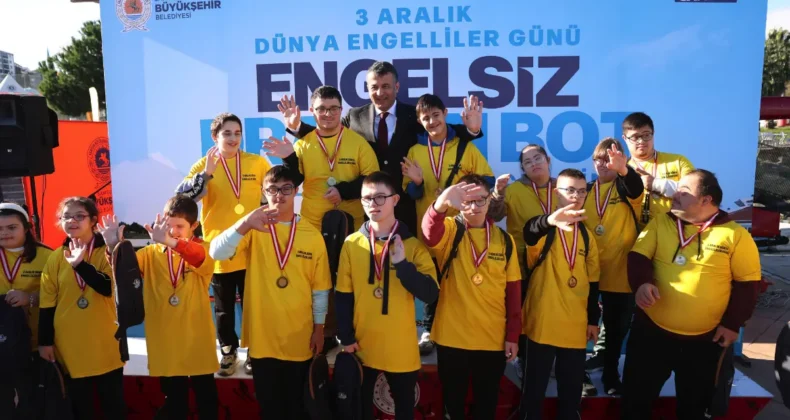 Samsun’da engelli bireylere özel dragon bot yarışları düzenlendi
