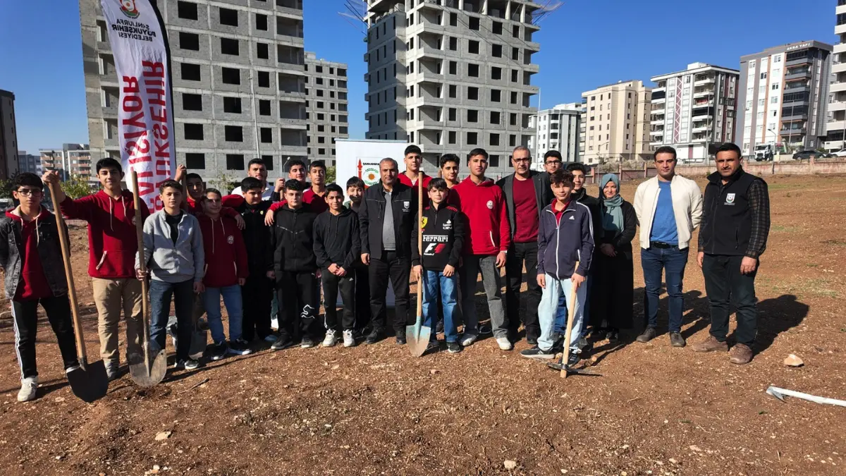 Şanlıurfa Büyükşehir Belediyesi, Yeşeren Okullar Projesi kapsamında öğrencilerle birlikte bin